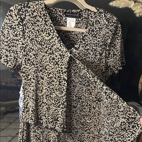 Connected Apparel Floral Black and Tan Vintage Style Dress - Picture 4 of 10
